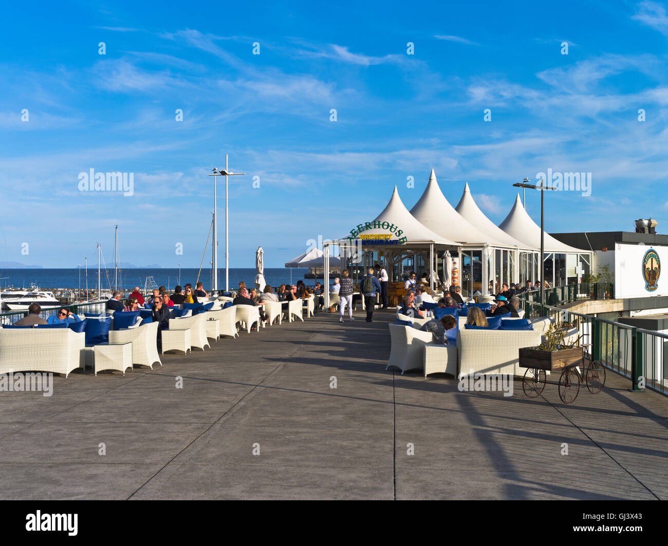 dh Beerhouse Restaurant FUNCHAL MADEIRA People cafe Funchal marina harbour pier Stock Photo