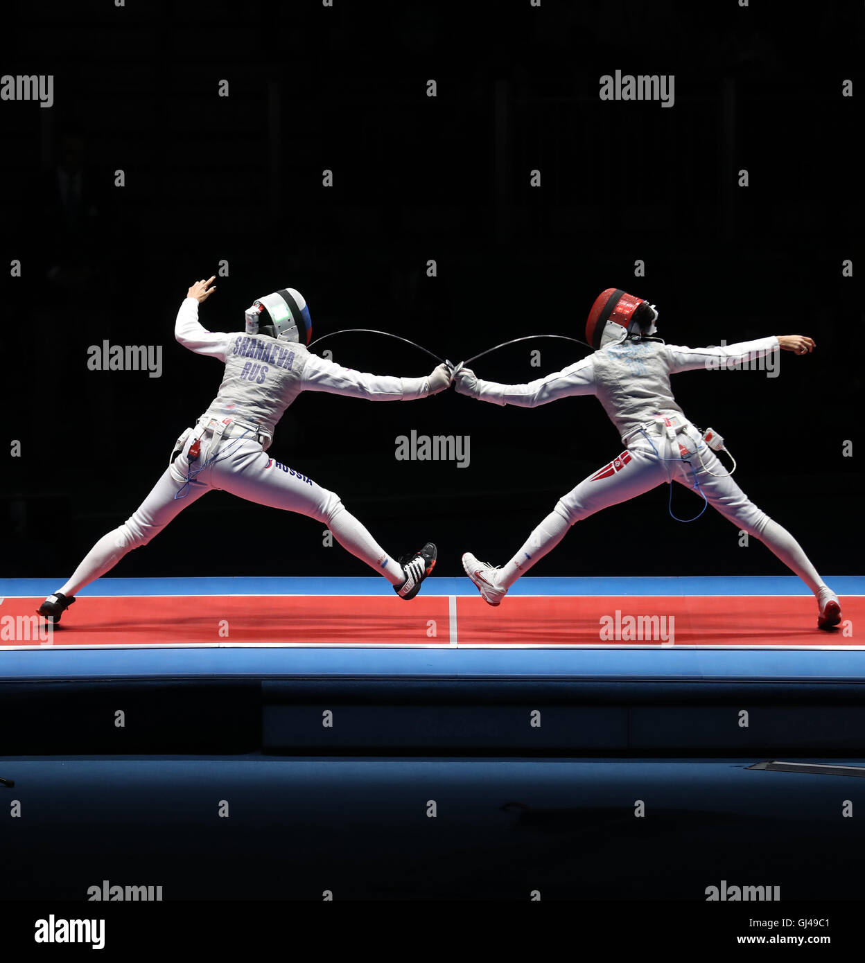 Rio De Janeiro, RJ, Brazil. 10th Aug, 2016. Russia's Aida Shanaeva (left) and Tunisia's Ines Boubakri battled it out in the women's foil bronze medal bout. Boubakri won the match and the bronze medal. © Brian Peterson/Star Tribune/ZUMA Wire/Alamy Live News Stock Photo