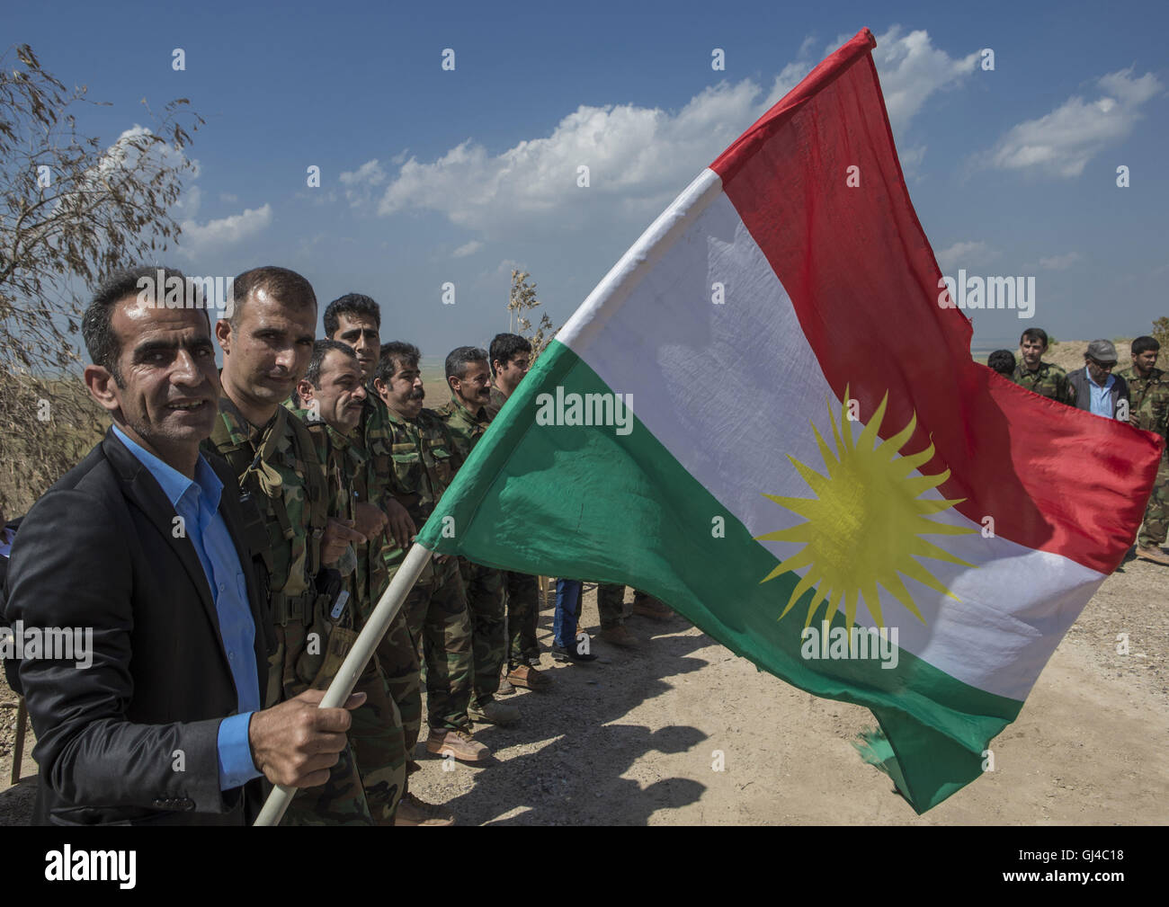 Kirkuk, Kurdistan Regional Goverment are, Iraq. 16th Apr, 2016. Peshmega soldiers from Iran and PAK party members at the frontline near to Kirkuk, Kurdistan. © Bertalan Feher/ZUMA Wire/Alamy Live News Stock Photo
