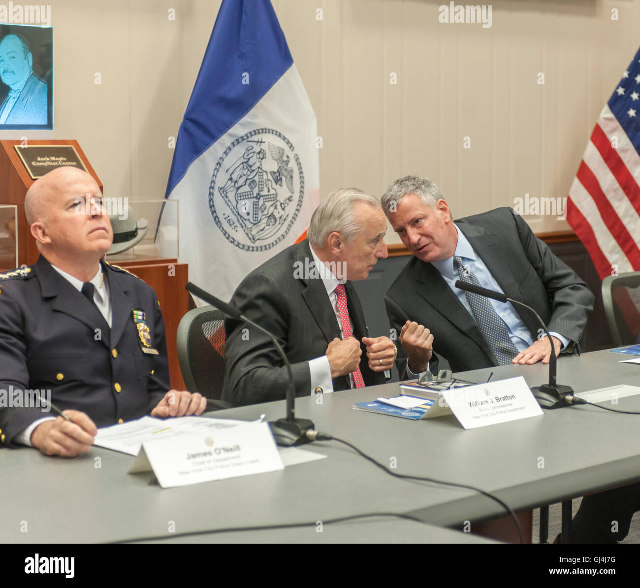 New York Mayor Bill de Blasio, right, and NYPD Commissioner William Bratton, center, and Chief of Department Jimmy O'Neill report to the press in the Jack Maples Compstat Room at One Police Plaza in New York on Thursday, August 4, 2016. The officials answered police related questions from the press as well as briefing the media on the ongoing decrease in violent crime in the city. O'Neill is to take over as commissioner in September when Bratton leaves. (© Richard B. Levine) Stock Photo