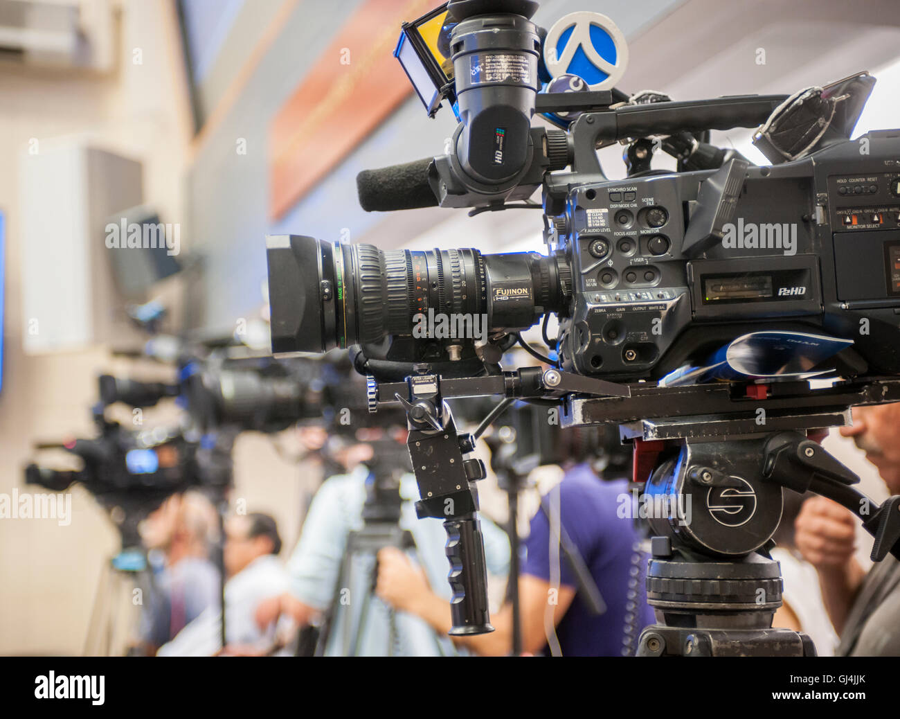 A collection of television cameras lined up at an NYPD press briefing in New York on One Police Plaza on Thursday, August 5, 2016. (© Richard B. Levine) Stock Photo
