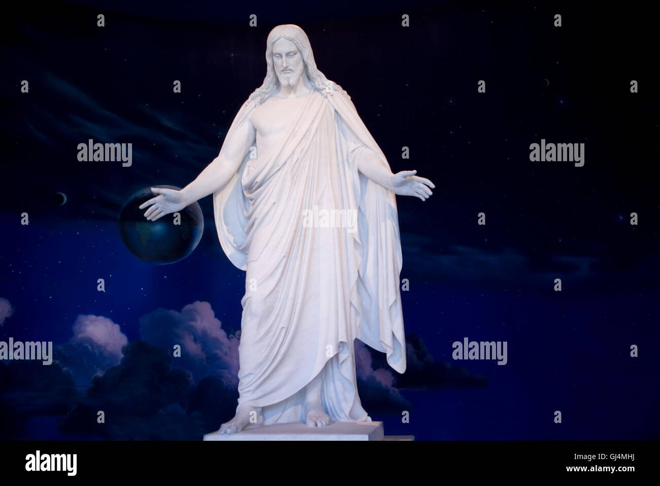 https://c8.alamy.com/comp/GJ4MHJ/statue-of-jesus-christ-in-the-salt-lake-temple-GJ4MHJ.jpg