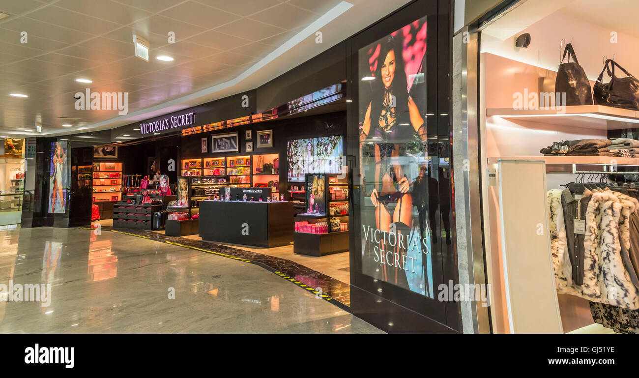 NAPLES, ITALY - NOVEMBER 14, 2015. Victoria Secret shop in Capodichino  Naples Airport Italy Stock Photo - Alamy