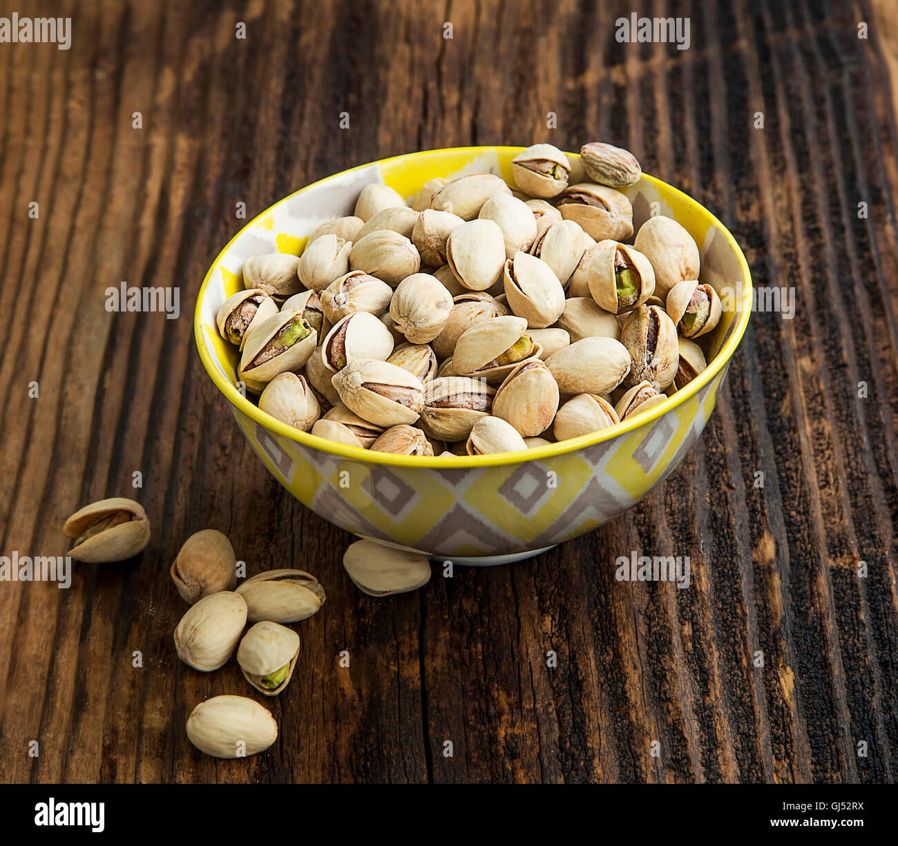 Bowl of pistachio nuts, healthy fresh nuts Stock Photo