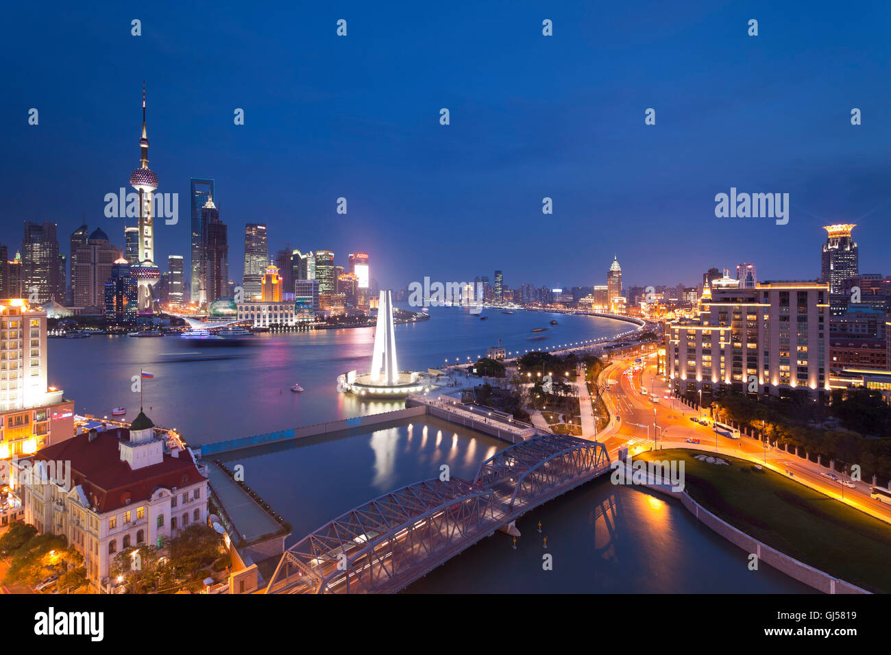 Landmarks shanghai building group hi-res stock photography and images ...