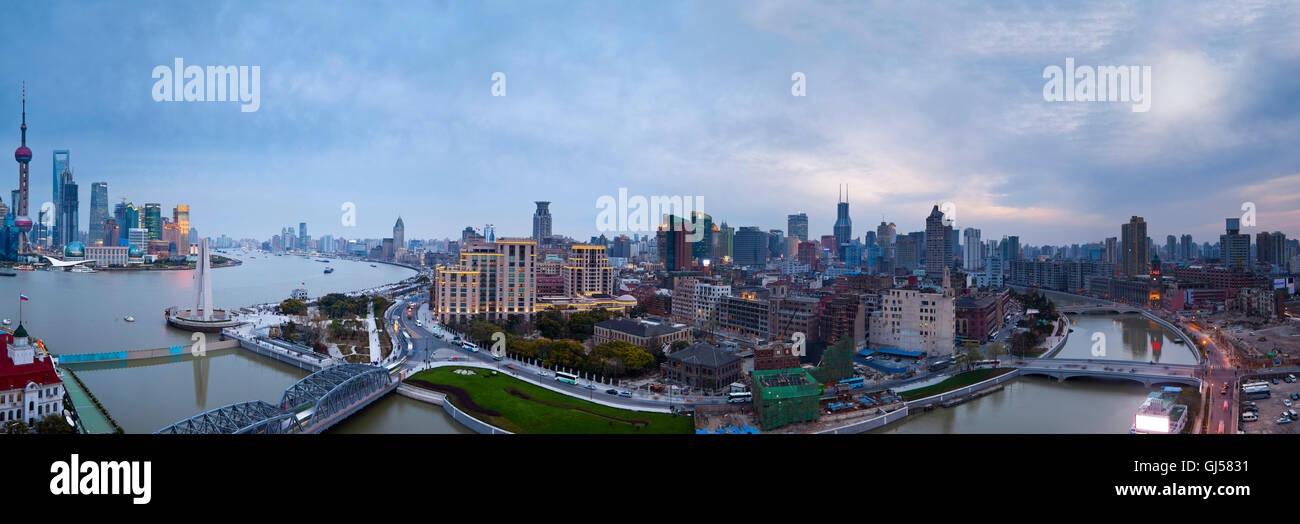 Landmarks shanghai building group hi-res stock photography and images ...