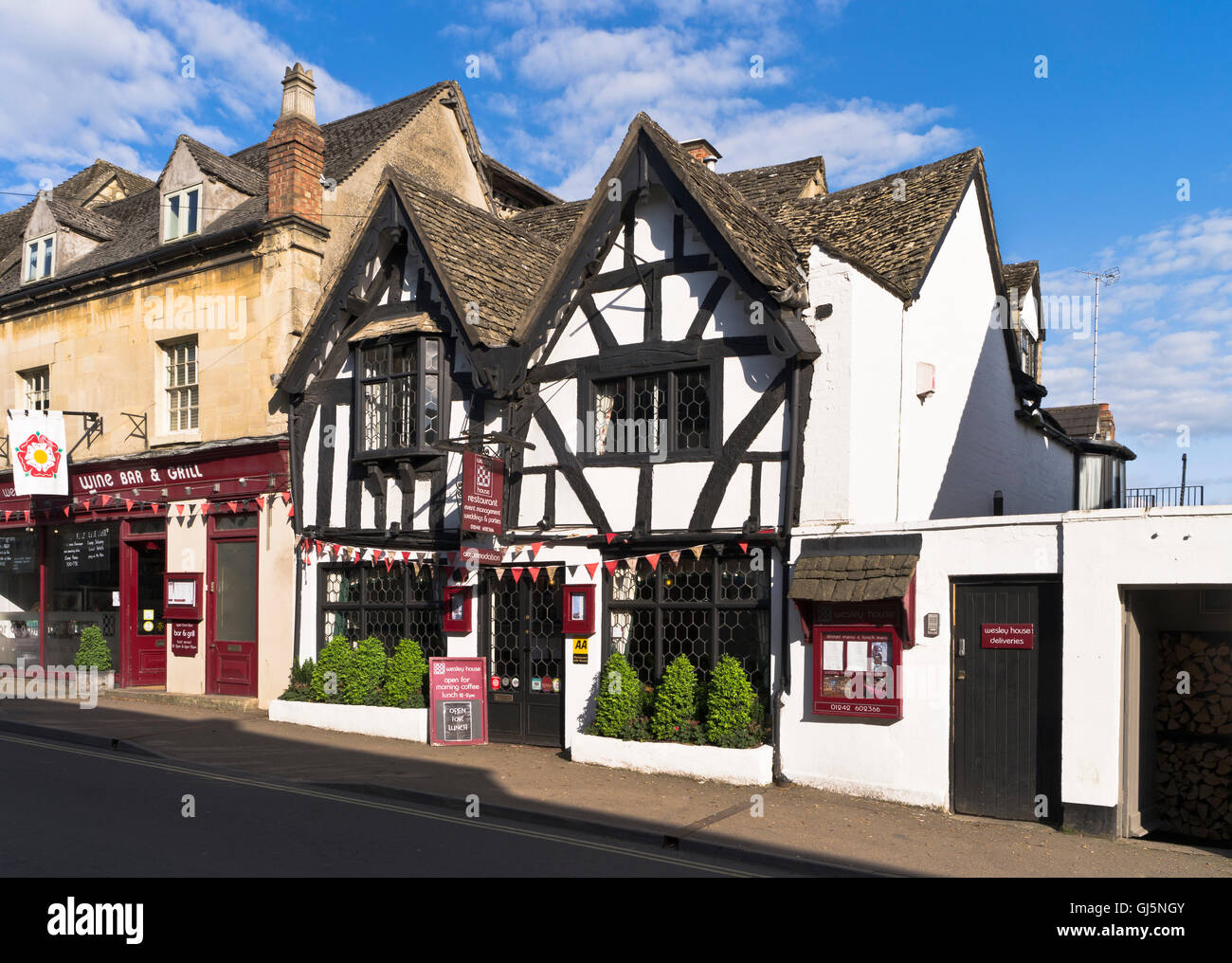 dh Wesley house WINCHCOMBE GLOUCESTERSHIRE Restaurant town street england cotswolds pub village front Stock Photo