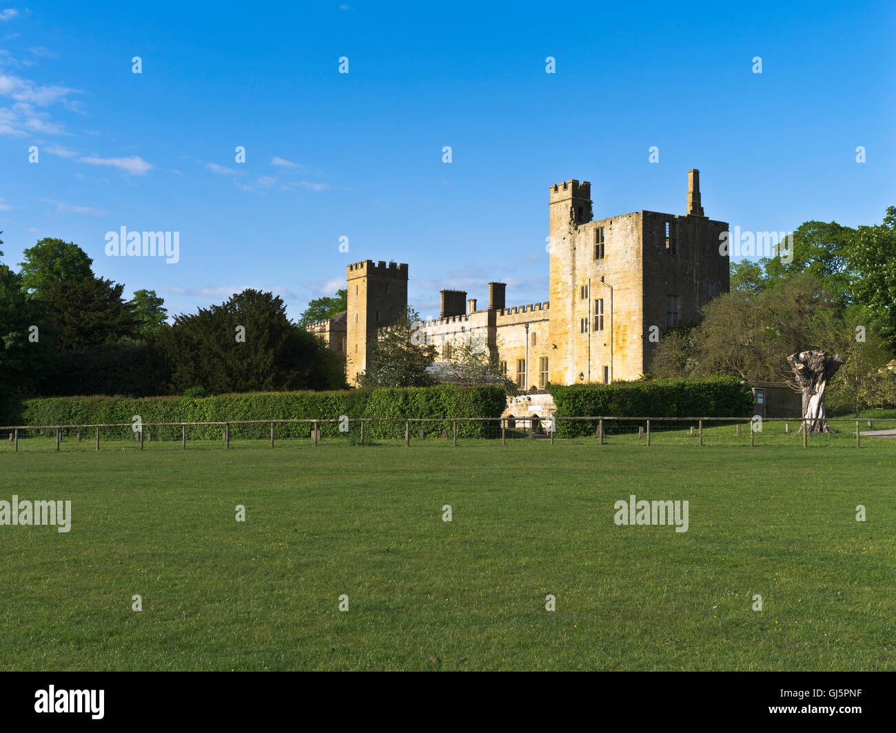 dh Sudeley Castle WINCHCOMBE GLOUCESTERSHIRE Parkland fields castle uk cotswolds cotswold castles england Stock Photo