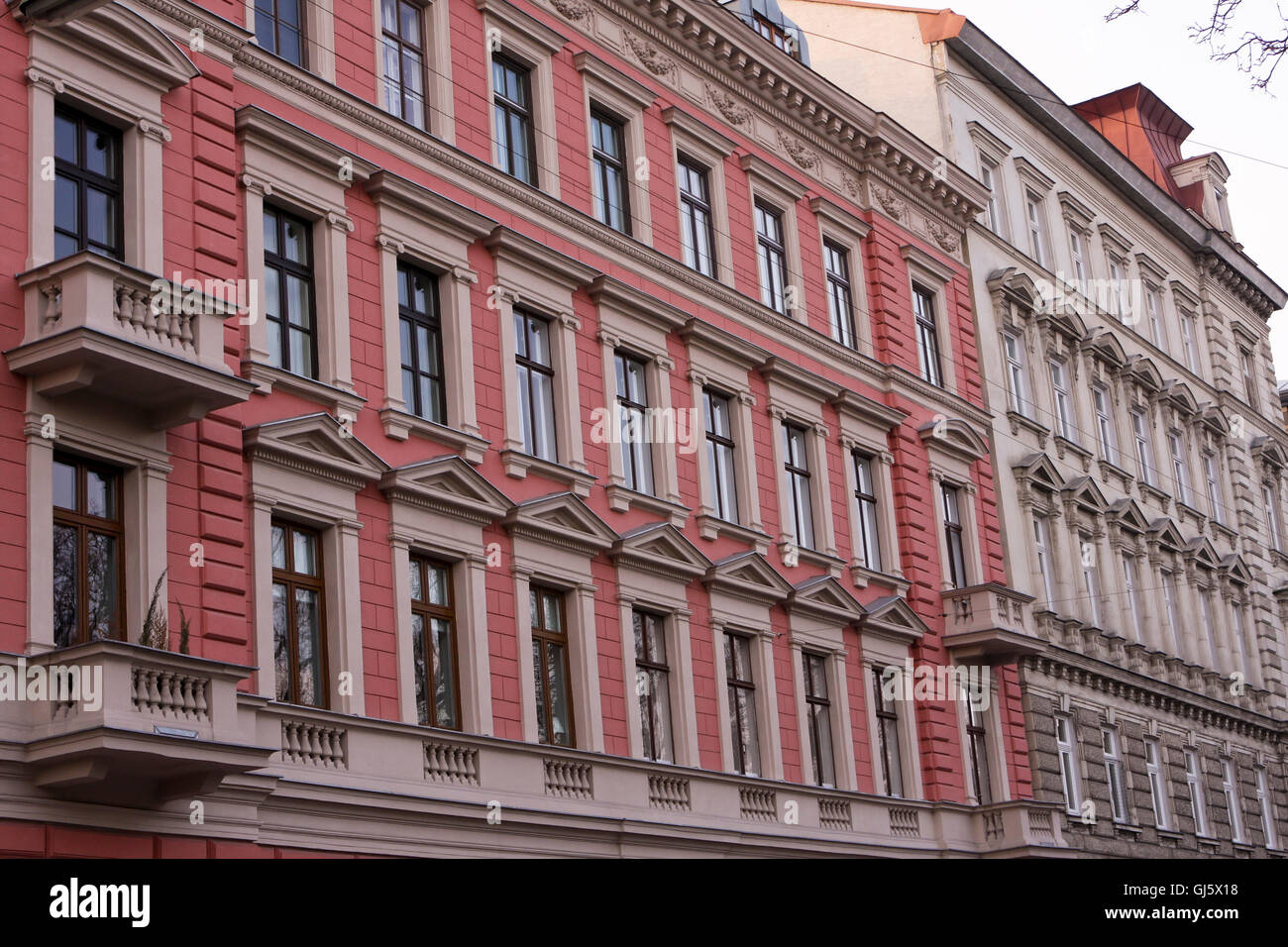 100 UNIQUE BUILDINGS IN VIENNA visual data 4