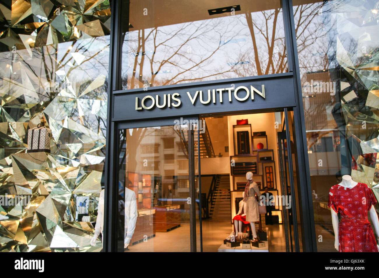 Japan, Tokyo, Omotesando, Louis Vuitton store, shopping Stock Photo - Alamy