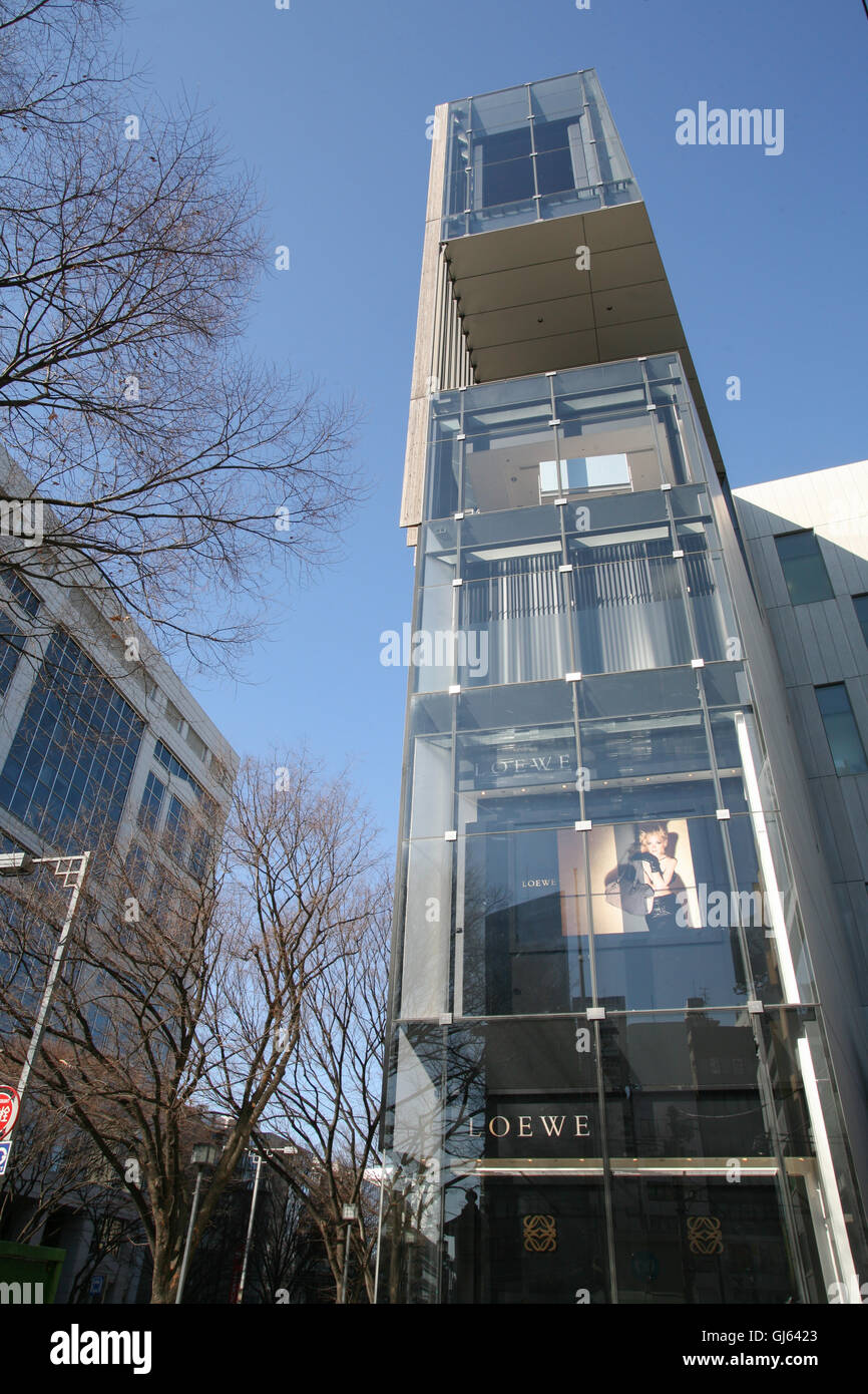 One Omotesando 03 By Architect Kengo Kuma This Buiding Houses Luxury Brand Flagship Stores Fendi Celine Donna Karan New Stock Photo Alamy