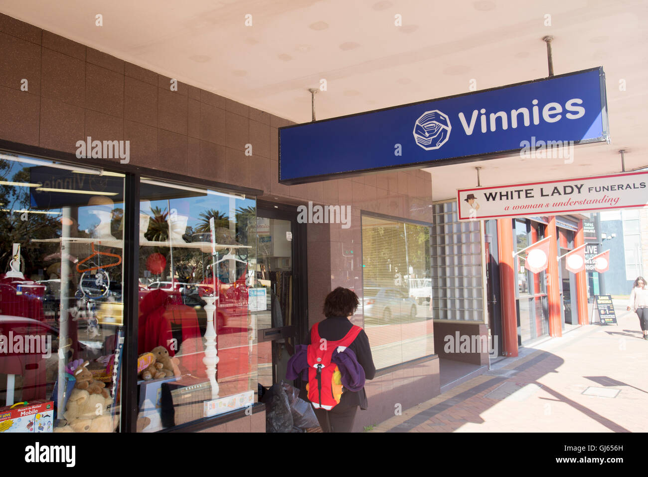 Vinnies charity shop in Narrabeen,Sydney,Australia Stock Photo Alamy