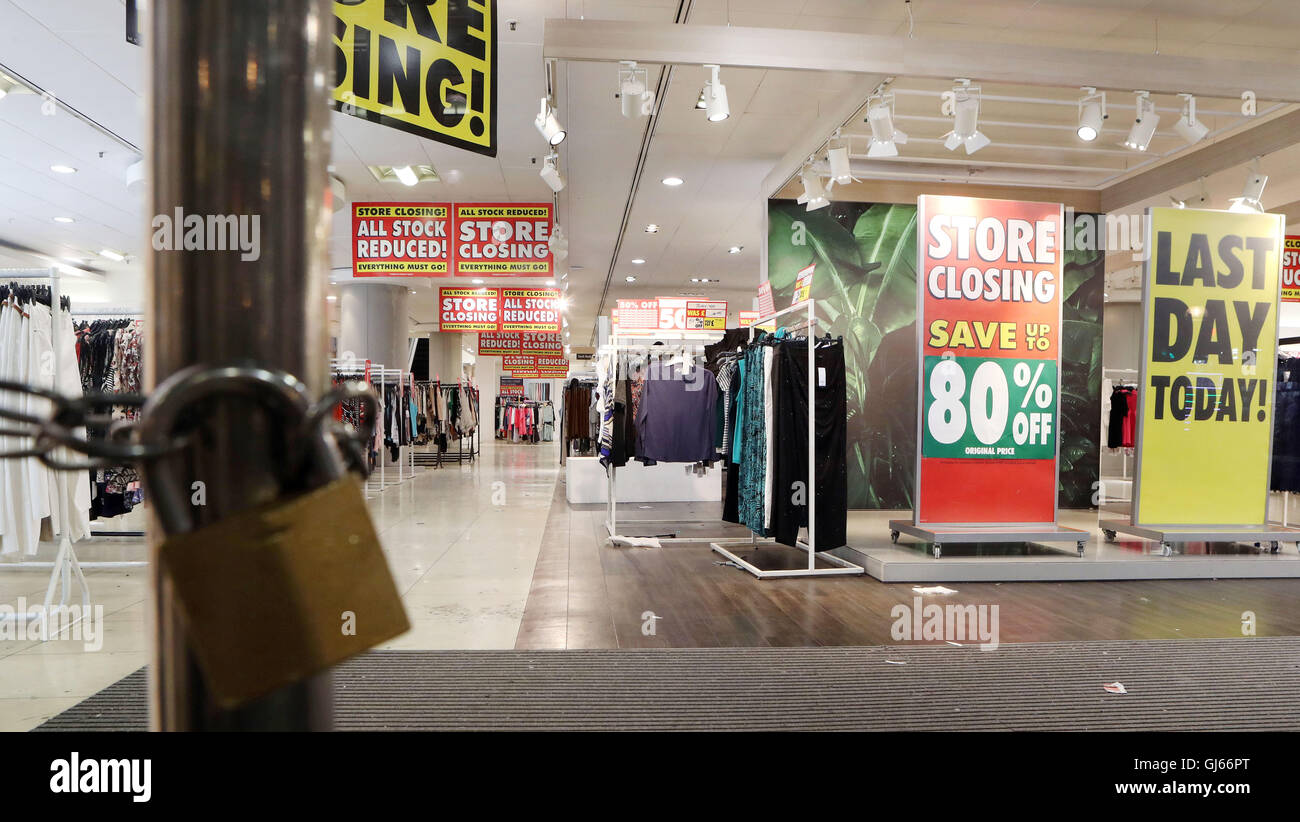 BHS on Oxford Street in London, after the flagship store locked its ...