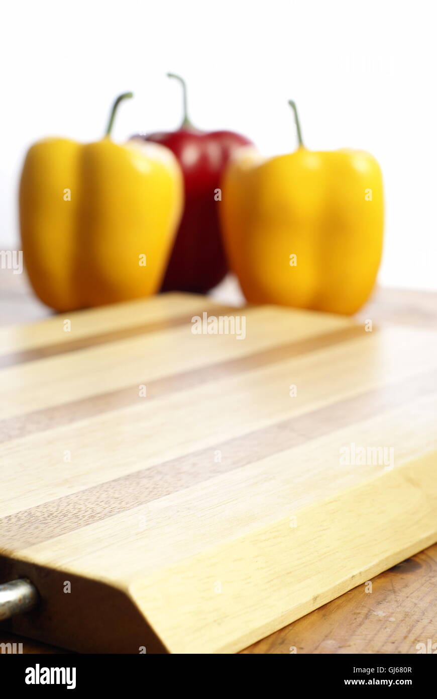 Wooden chopping board and capsicum chilli peppers Stock Photo - Alamy