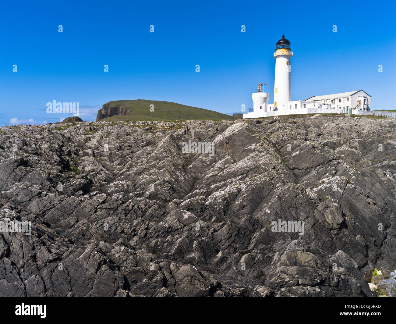 dh South Lighthouse FAIR ISLE SHETLAND Wick of Hestigeo NLB lighthouse rock seacliff isles scotland Stock Photo