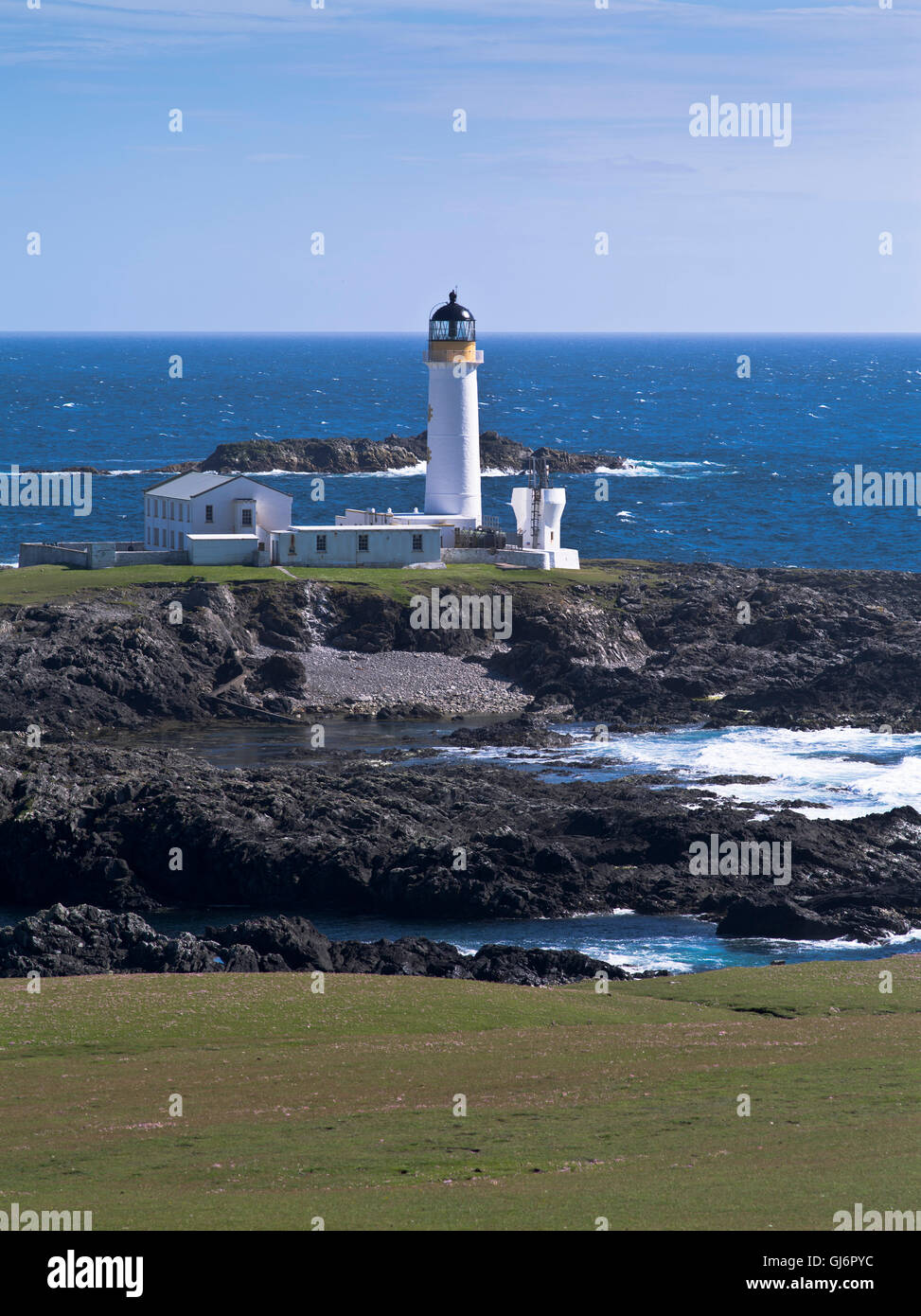 dh South Lighthouse FAIR ISLE SHETLAND Wick of Hestigeo NLB  lighthouse rocky coast uk lighthouses scotland Stock Photo