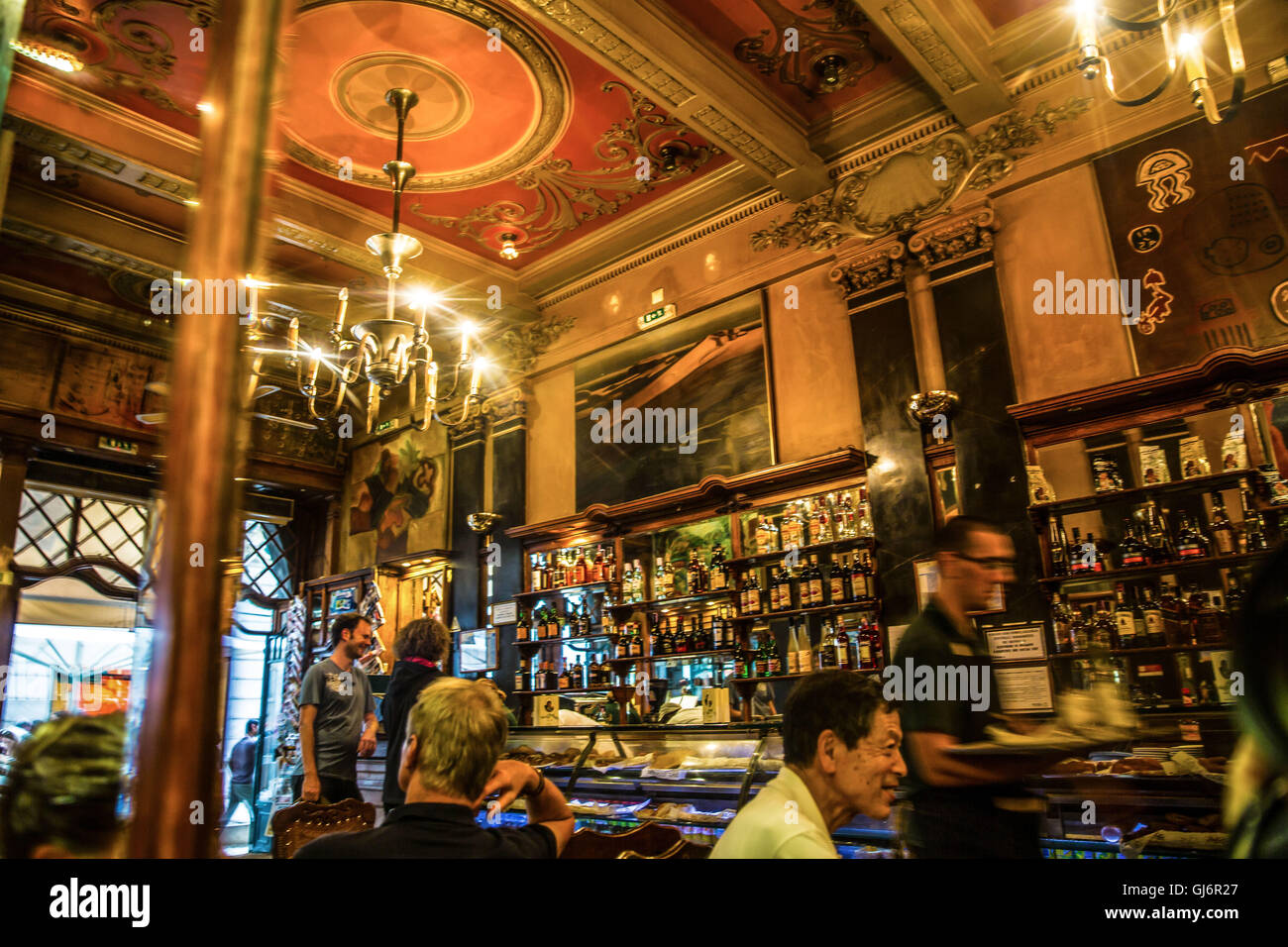 Cafe versailles hires stock photography and images Alamy