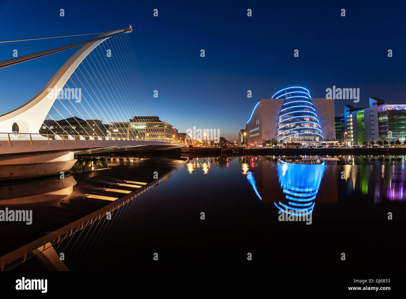 Modern Ireland, Samuel Beckett Bridge at Night Stock Photo
