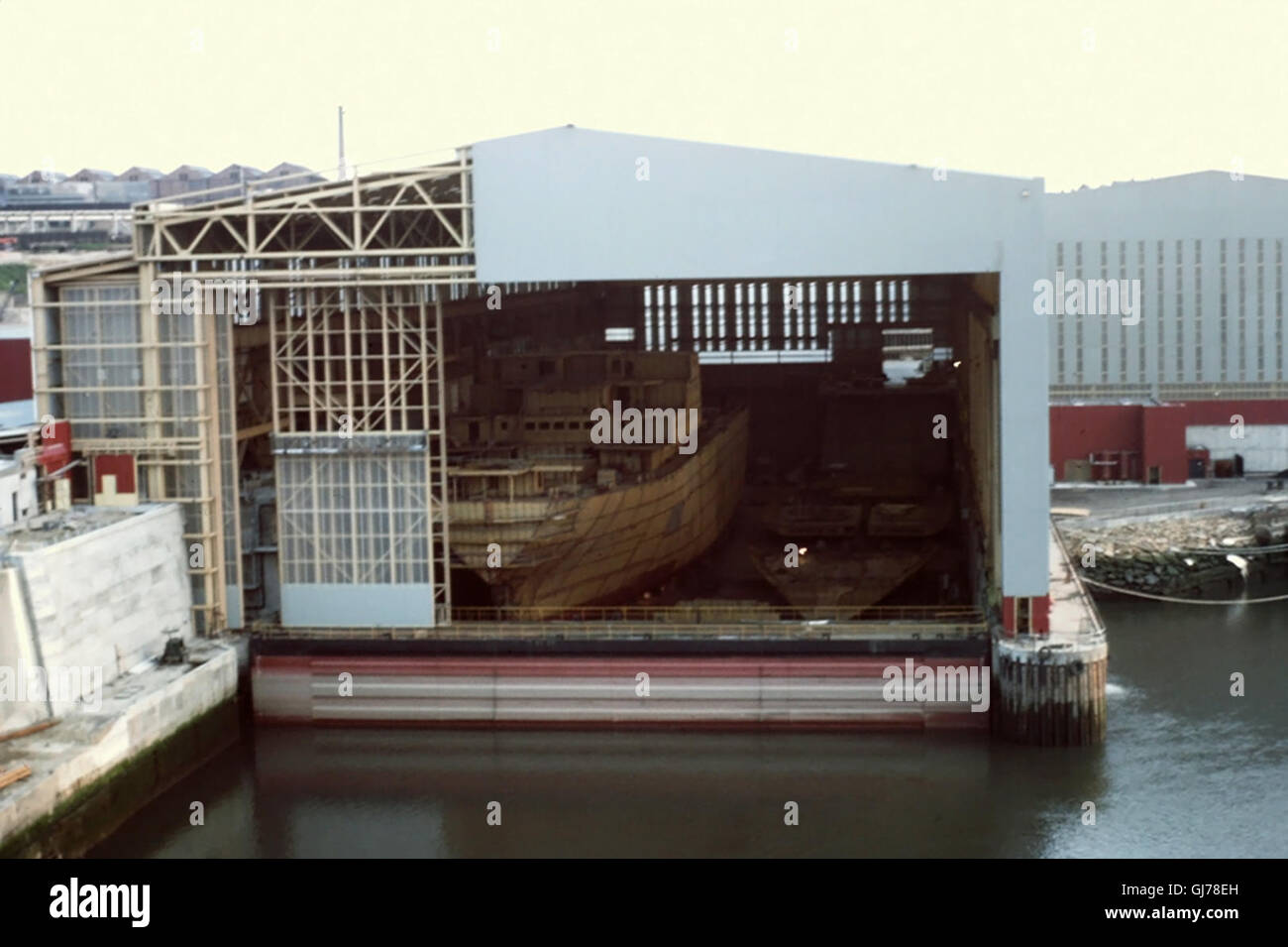 Ships 2 brown steel plates side by side inside all weather building hi