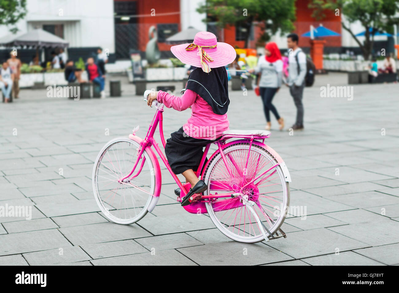 Woman patter of light hires stock photography and images Alamy