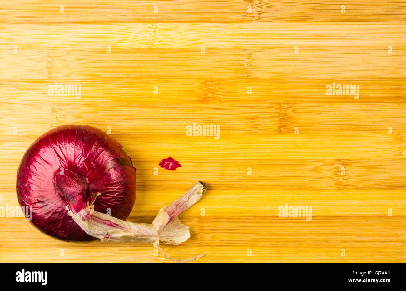 Onion on black table hi-res stock photography and images - Alamy