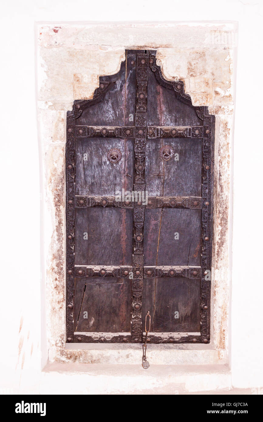 Antique indian door hi-res stock photography and images - Alamy