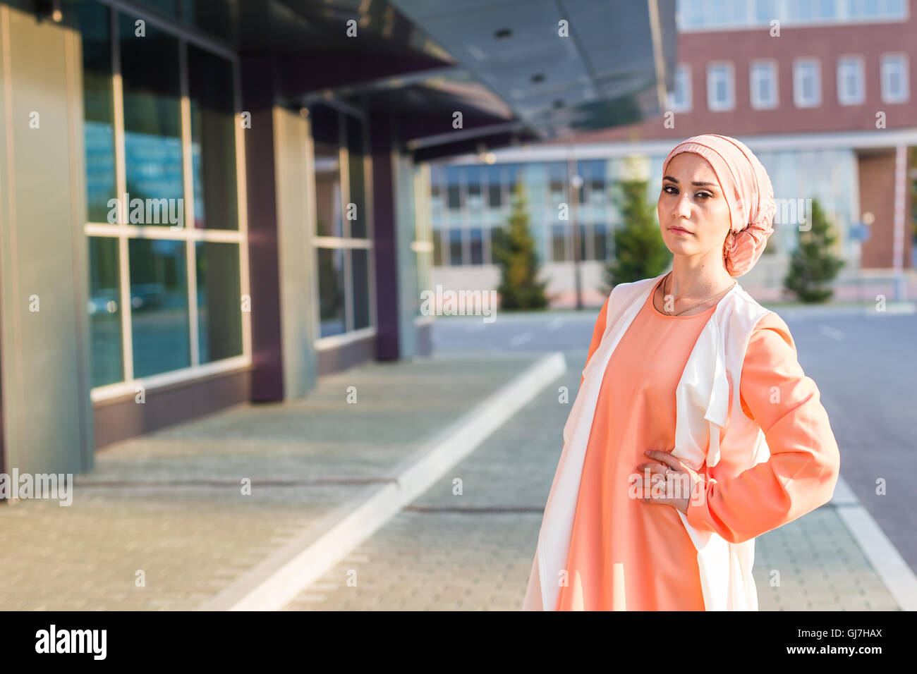 Young woman wearing hijab head scarf in city Stock Photo - Alamy