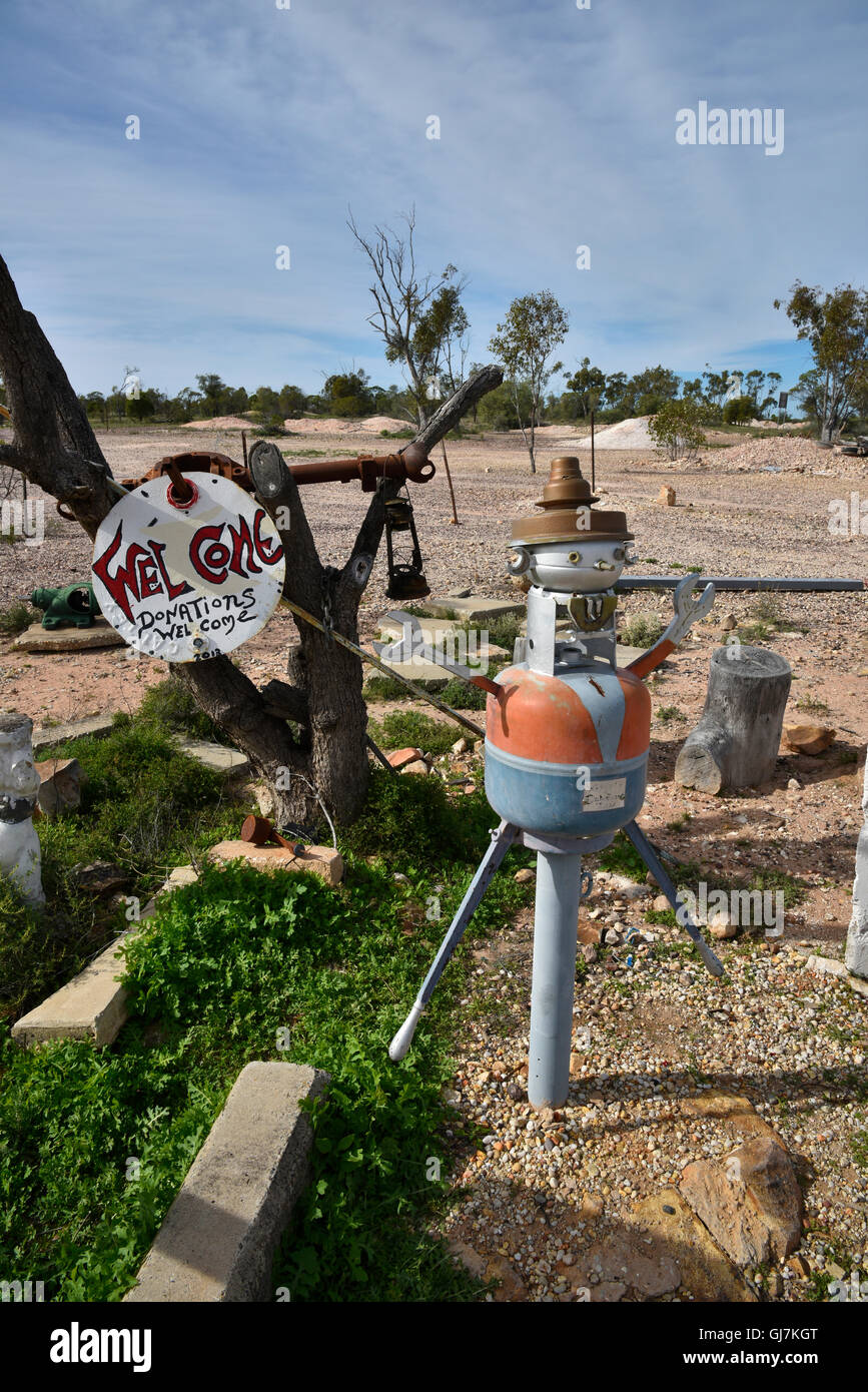 Bottle house lightning ridge new hires stock photography and images