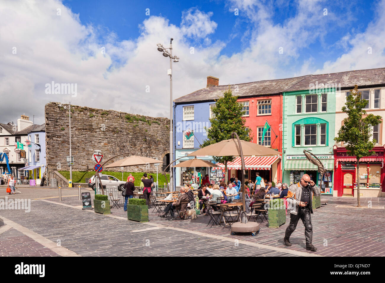 Pavement cafe in Castle Square, Caernarfon, Wales, UK Stock Photo