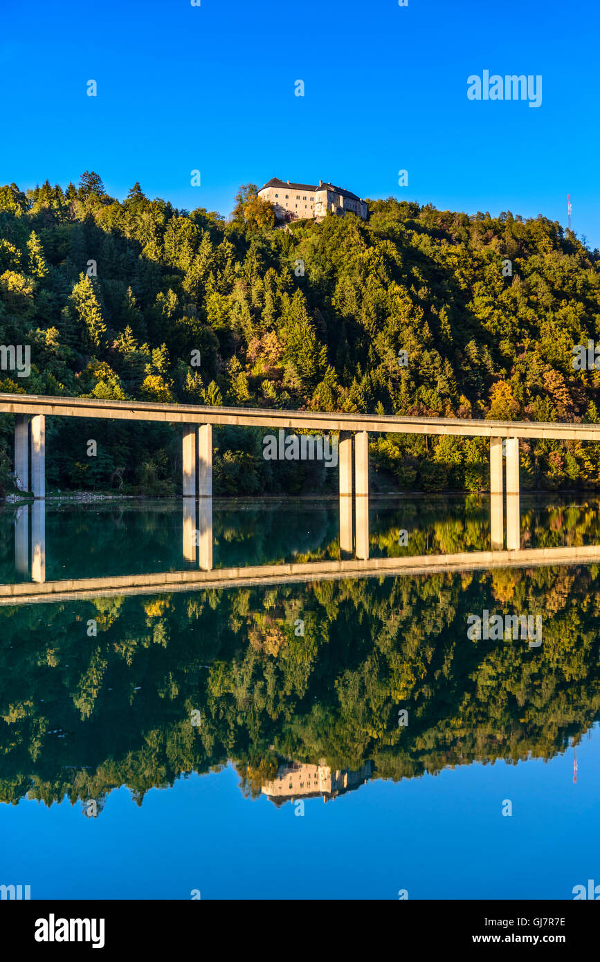 Austria, Carinthia, 'Rosental', Ferlach, reservoir of Ferlach with southern slope of Sattnitz, Hollenburg and bridge of Hollenburg, B91 Landesstrasse, E652 Europastrasse Stock Photo