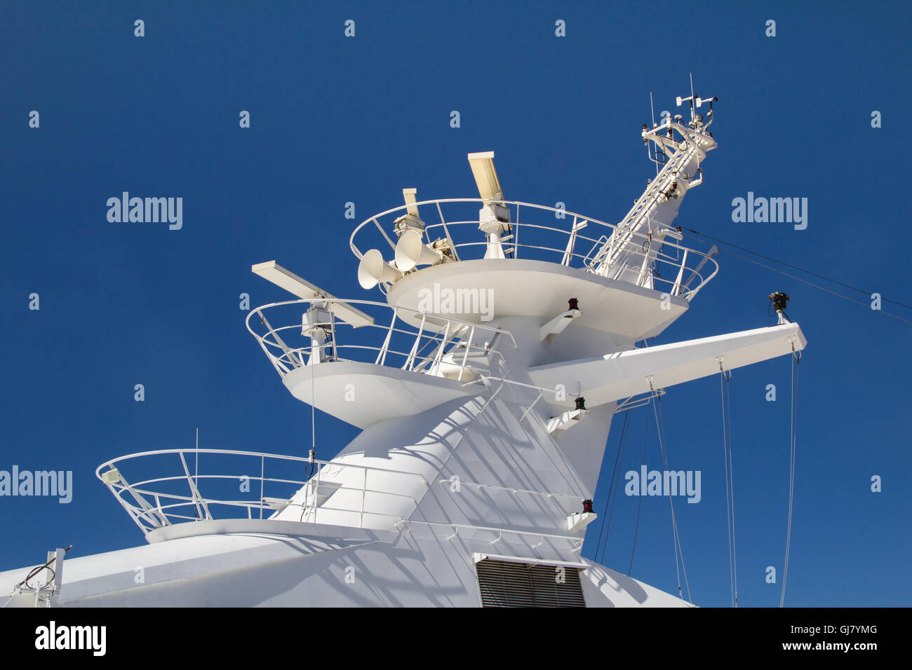 Ship antenna hi-res stock photography and images - Alamy