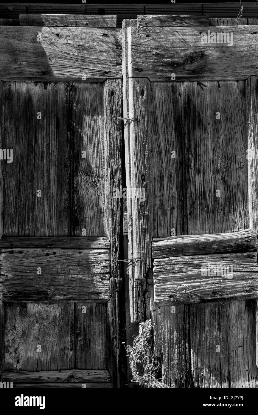 Old , broken wooden doors on an abandoned farmhouse in mono Stock Photo Alamy