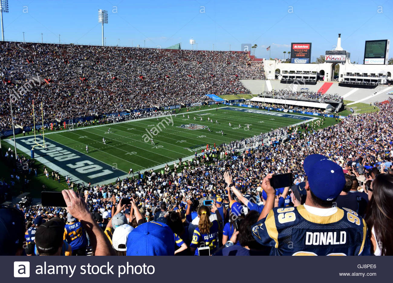Los Angeles, California, USA. 13th Aug, 2016. Los Angeles Rams kicks-off against the Dallas Cowboys at the Los Angeles Memorial Coliseum on Saturday, August 13, 2016. (Photo by Keith Birmingham/ Pasadena Star-News) © San Gabriel Valley Tribune/ZUMA Wire/Alamy Live News Stock Photo