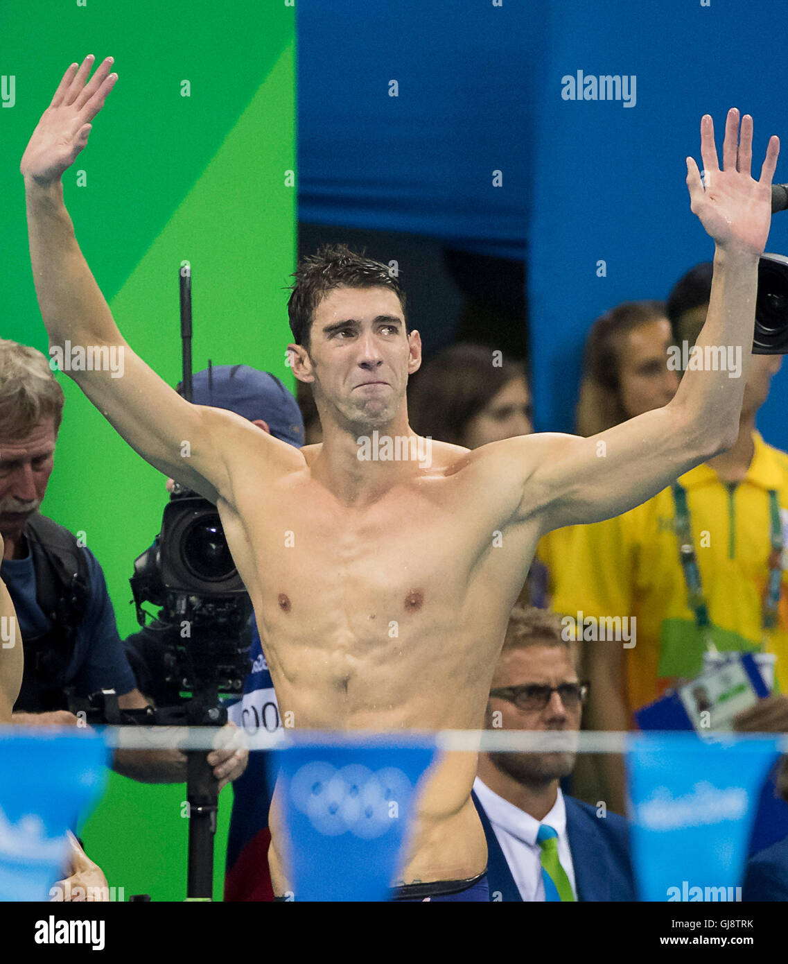 Rio de Janeiro, RJ, Brazil. 13th Aug, 2016. MICHAEL PHELPS of the (USA) celebrates after winning the gold medal in Men's 4x100m Medley Relay at Olympics Aquatics Stadium during the 2016 Rio Summer Olympics games, his 23rd gold medal, and a career total of 28 Olympics medals © Paul Kitagaki Jr./ZUMA Wire/Alamy Live News Stock Photo