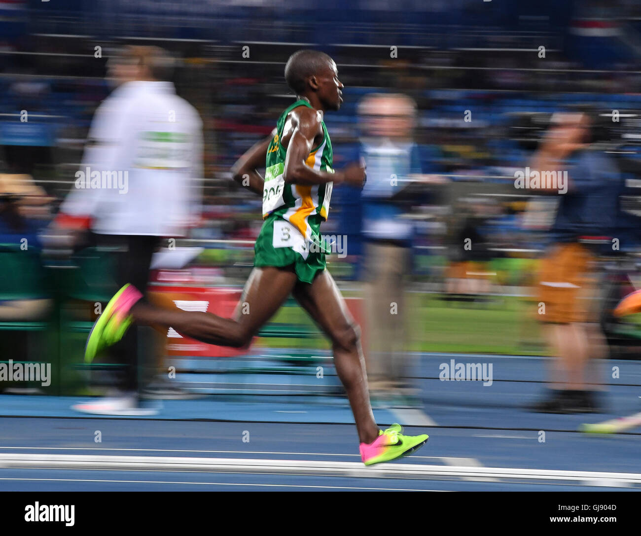 RIO DE JANEIRO, BRAZIL - AUGUST 13: Stephen Mokoka of South Africa in the mens 10000m final during the evening session on Day 8 Athletics of the 2016 Rio Olympics at Olympic Stadium on August 13, 2016 in Rio de Janeiro, Brazil. (Photo by Roger Sedres/Gallo Images) Credit:  Roger Sedres/Alamy Live News Stock Photo