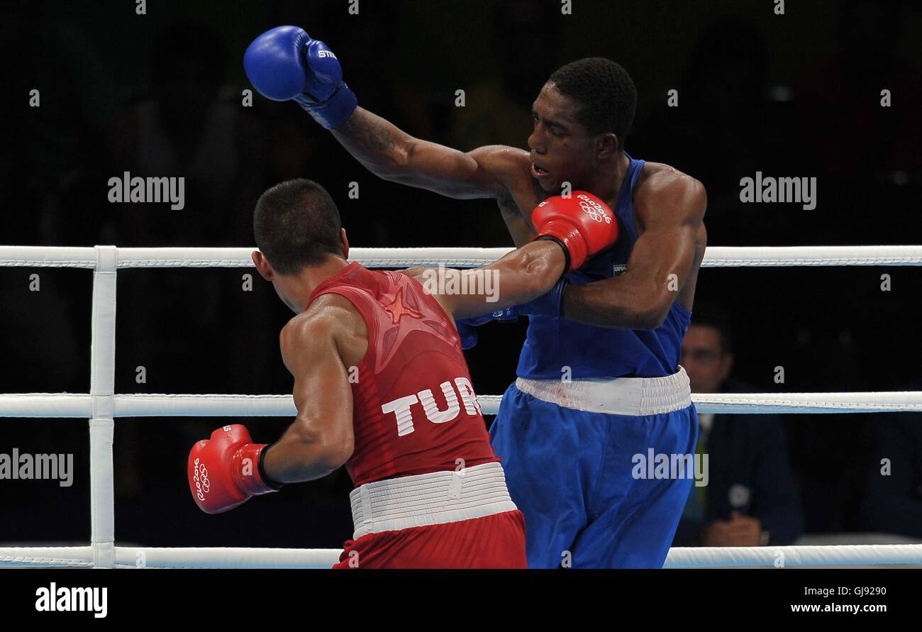 Batuhan Gozgec (TUR, red) and Joedison Teixeira (BRA). Boxing. Riocentro 6. Olympic park. Rio de Janeiro. Brazil. 14/08/2016. Stock Photo