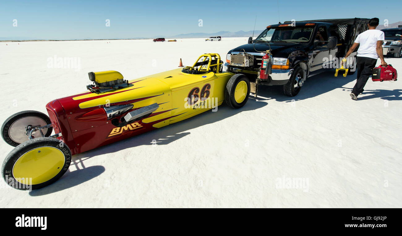 Wendover, Utah, USA. 14th Aug, 2016. A race car is staged for its run on  the long course during the 68th Annual Speed Week at the Bonneville Salt  Flats, a dry lake