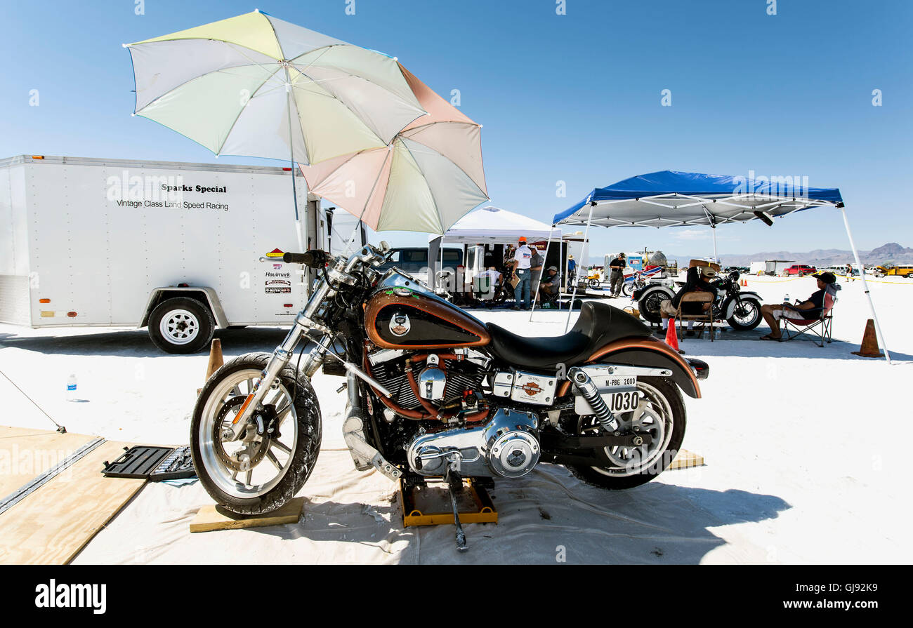 Wendover, Utah, USA. 14th Aug, 2016. Motorcycles are shaded in pit row during the 68th Annual Speed Week at the Bonneville Salt Flats, a dry lake bed some 110 miles west of Salt Lake City. Bonneville, with its wide, flat expanse of hard-packed salt, has been the site of numerous attempts at world land speed records. Credit:  Brian Cahn/ZUMA Wire/Alamy Live News Stock Photo