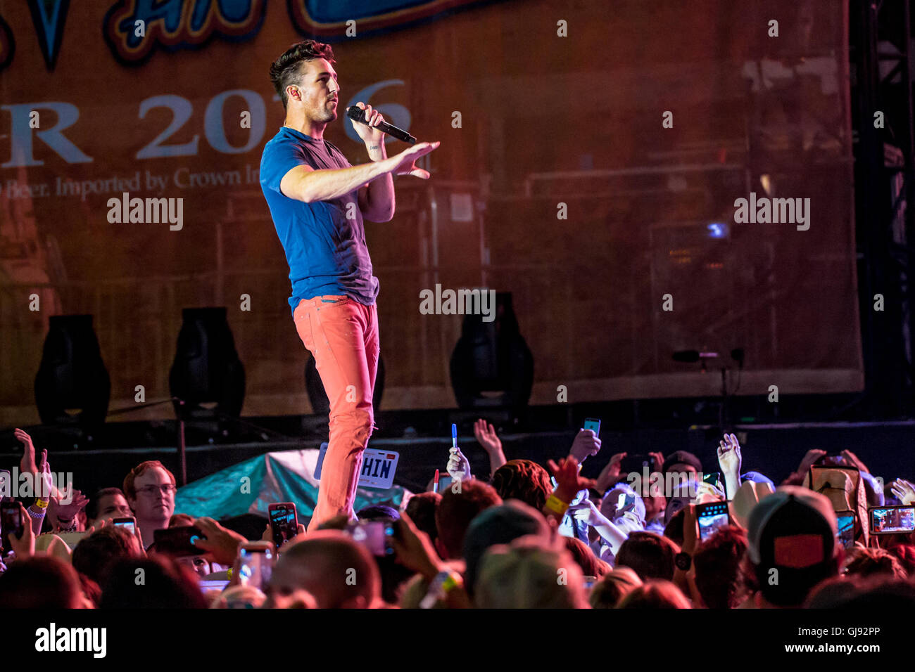 Detroit, Michigan, USA. 13th Aug, 2016. JAKE OWEN performing on Kenny Chesney