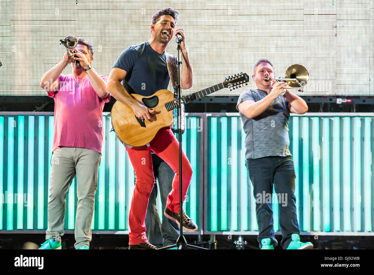 Detroit, Michigan, USA. 13th Aug, 2016. JAKE OWEN performing on Kenny Chesney