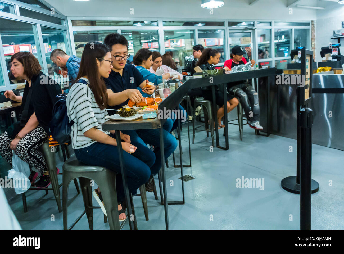 New York, NY, USA, Chinese Tourists, Sharing Seafood Meals in Restaurant CHelsea Market, Stock Photo