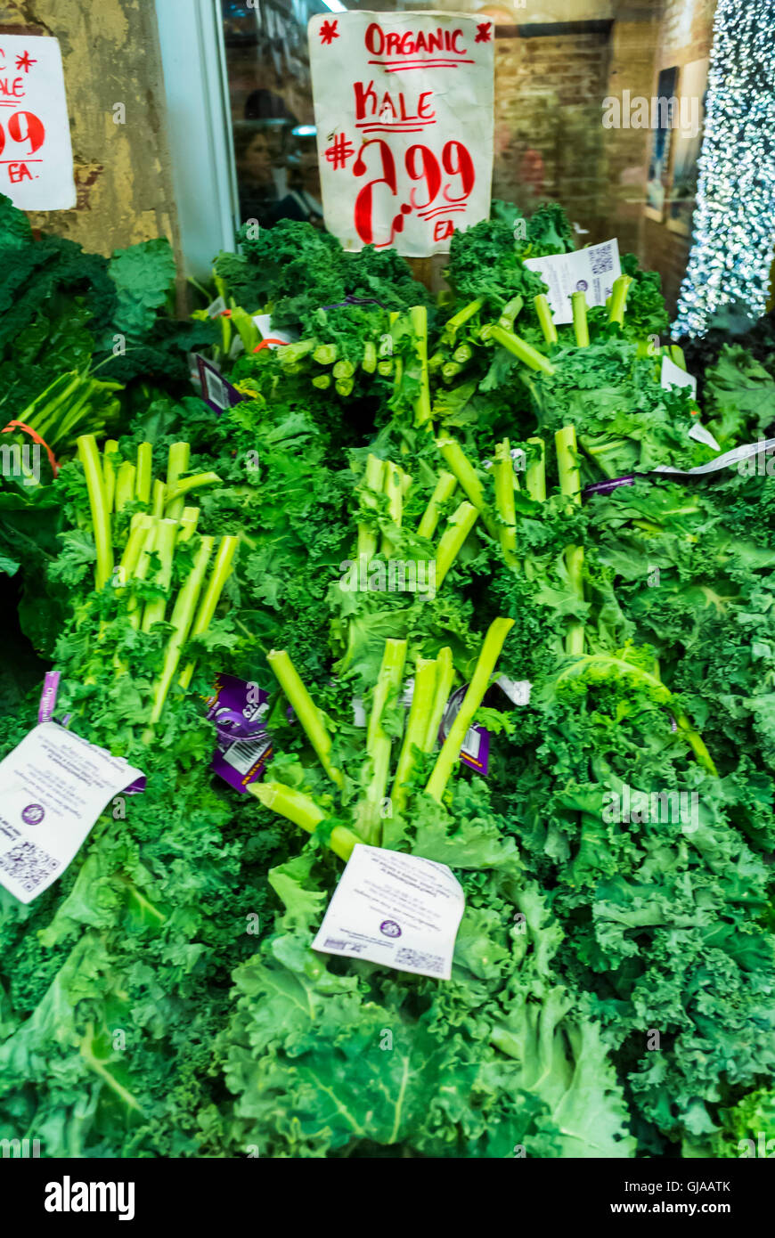 New York, NY, USA, Organic Foods neighborhood grocery store vegetables Fresh, Kale, on Display in CHelsea Market, Food Shopping Stock Photo