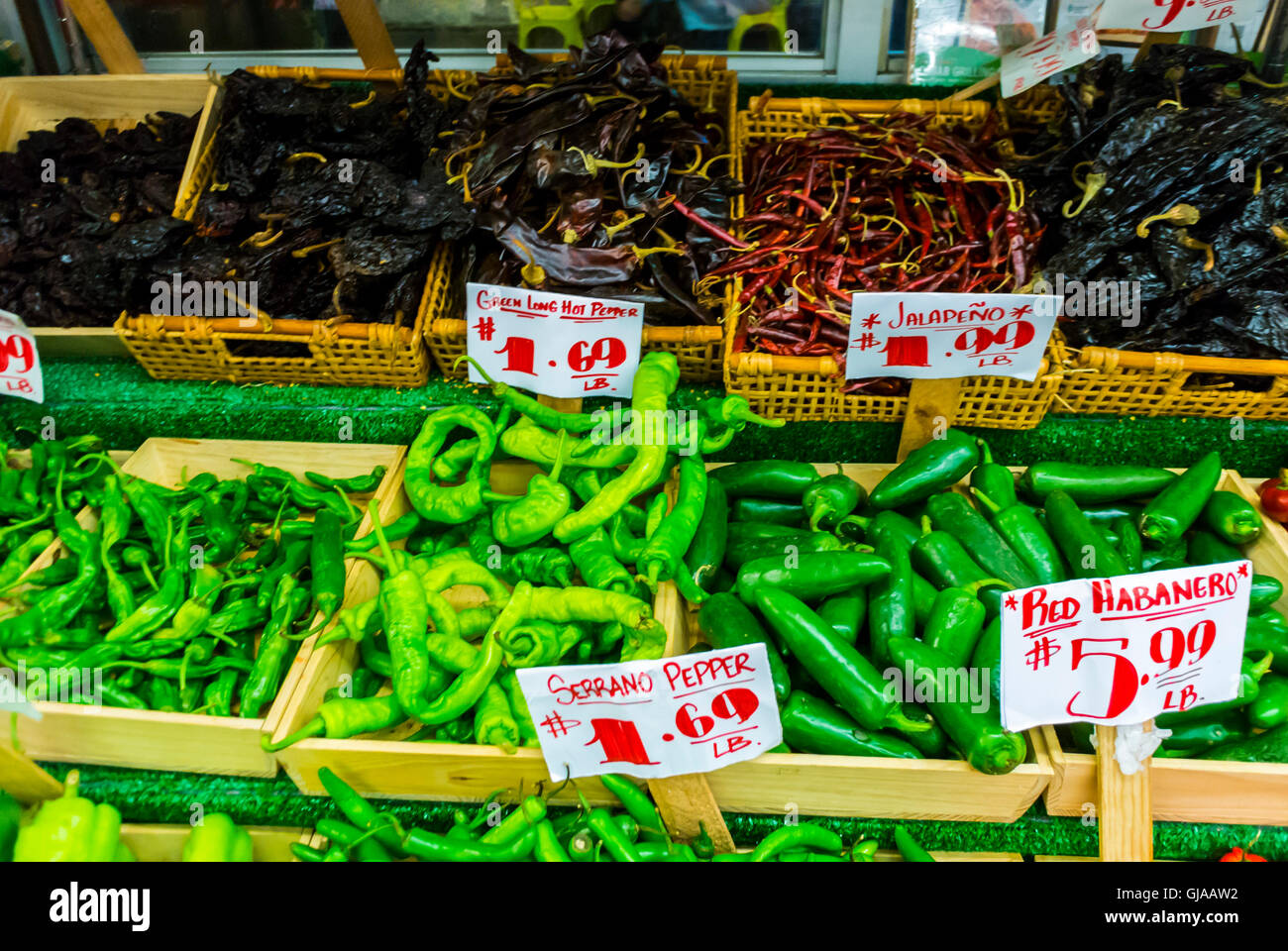 New York, NY, USA, Close up, Organic Foods neighborhood grocery store vegetables, Fresh on Display in CHelsea Market, Food Shopping, food prices, supermarket prices, greengrocer inside Stock Photo