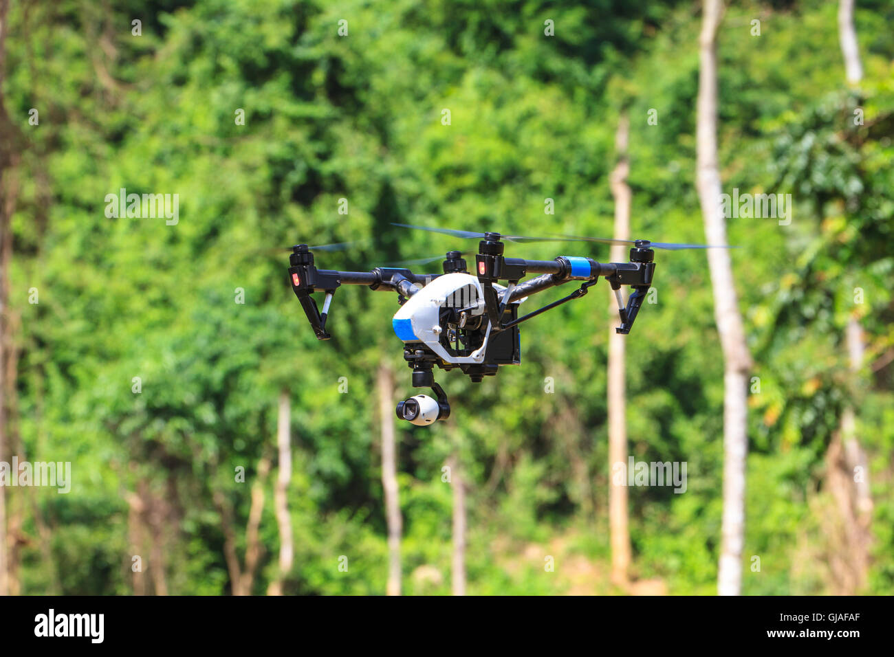 Flying with lithium battery hires stock photography and images Alamy