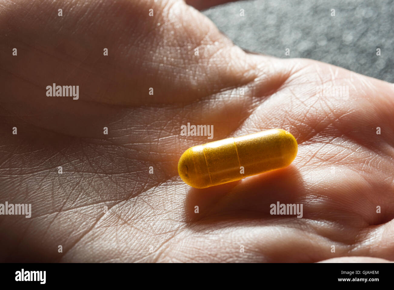 Aspirin Pill Yellow Stock Photos & Aspirin Pill Yellow Stock Images Alamy
