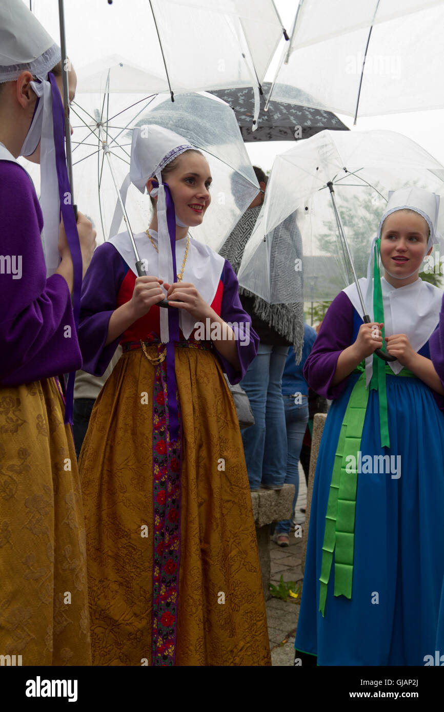 ladies from Plougastel-Daoulas wearing the traditional costume ...