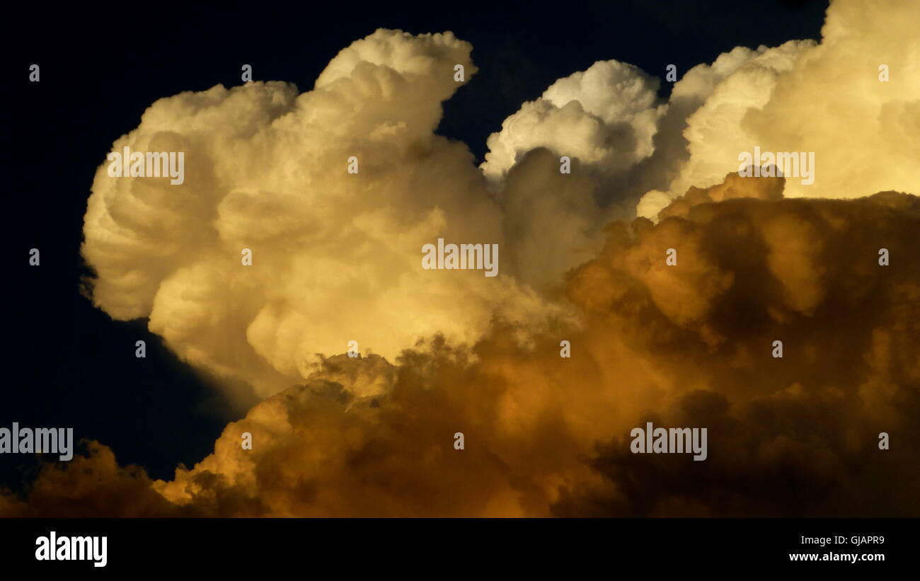 Cumulonimbus cloud storm rain hi-res stock photography and images - Alamy