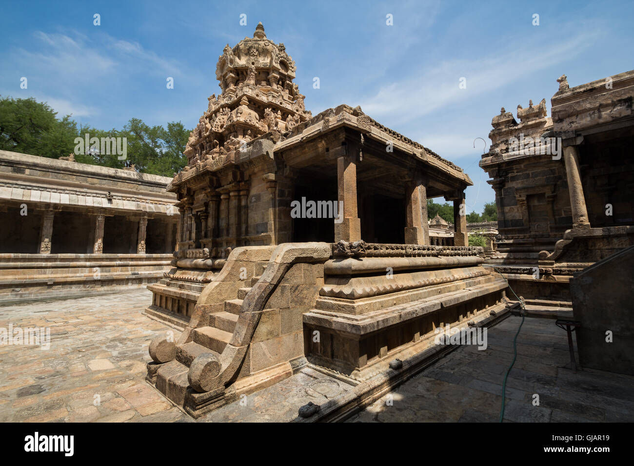 Various temples inside Tanjavur Brihadeshwara Temple. View from ...
