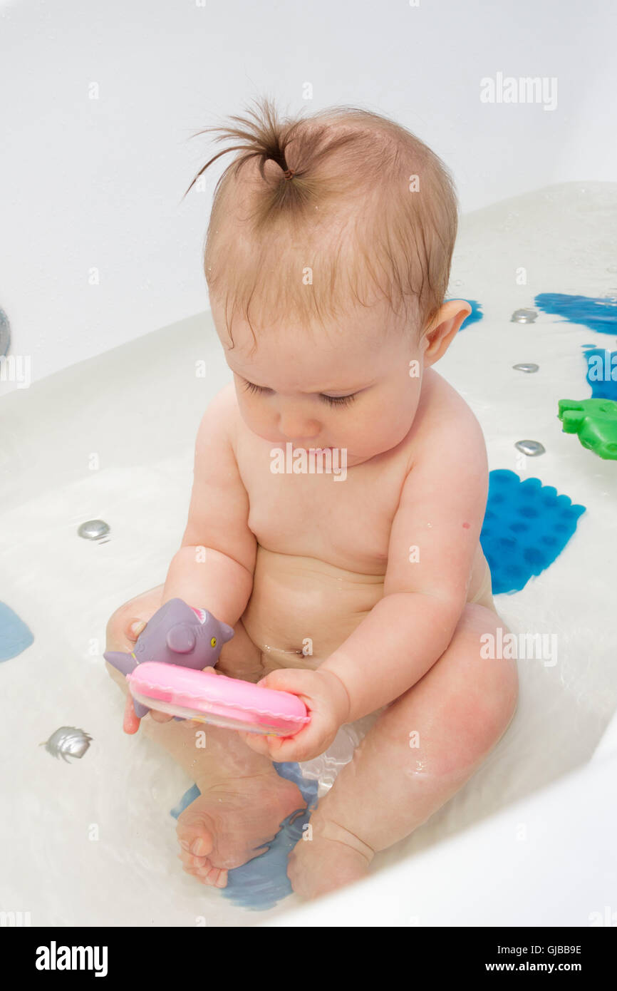 how to wash a newborn baby girl