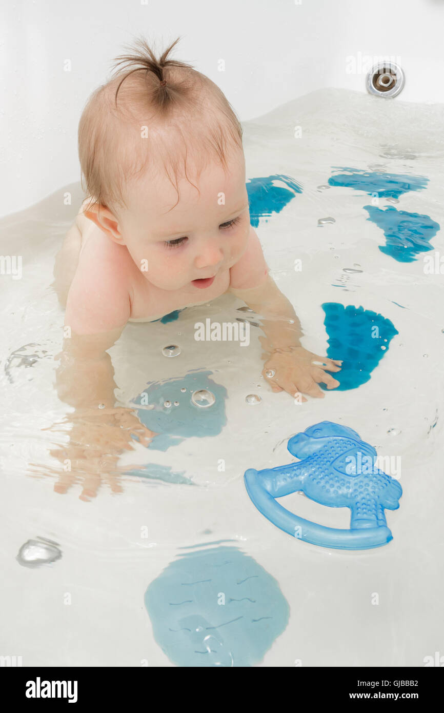 Little newborn baby girl bathe, swim and wash Stock Photo Alamy